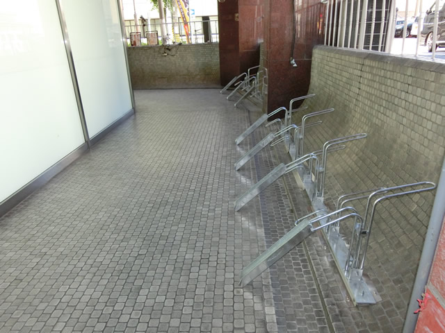 サイクルラック取付工事　施工事例　名古屋市中区